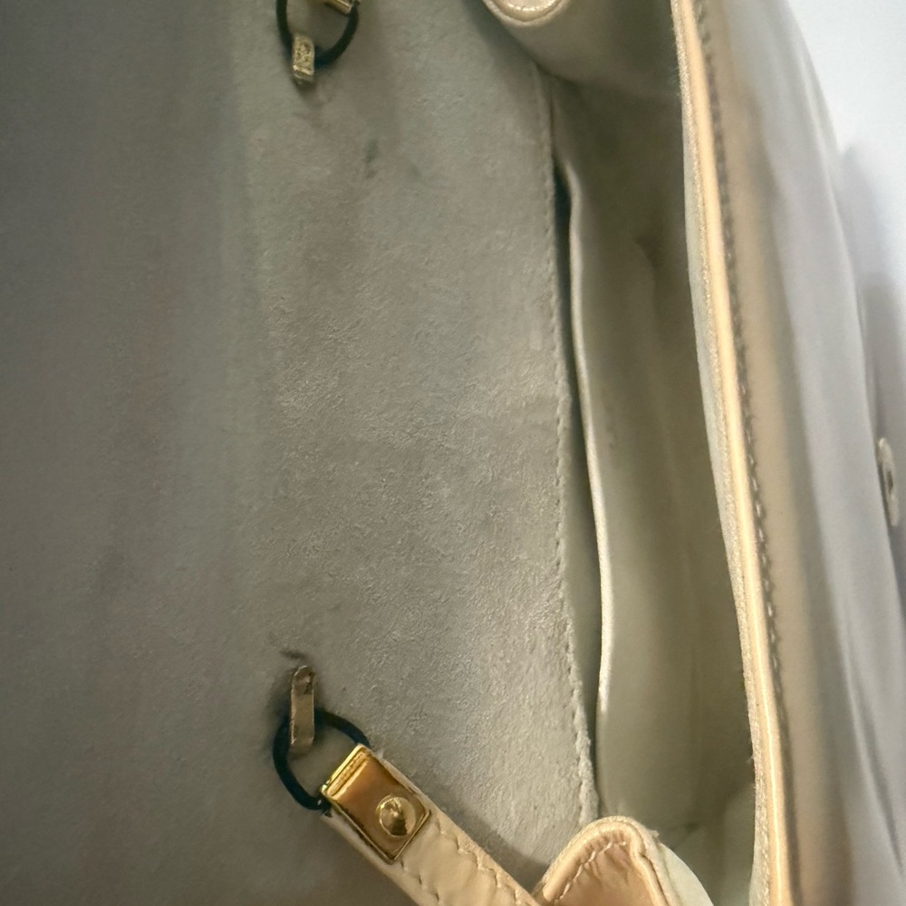 Gucci Cream Shoulder Bag with Gold Bamboo Handle - Picture 4 of 6